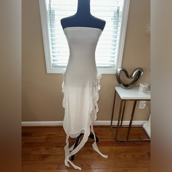 WHITE STRAPLESS WATERFALL DRESS WITH ROSE DETAIL - Picture 1 of 4